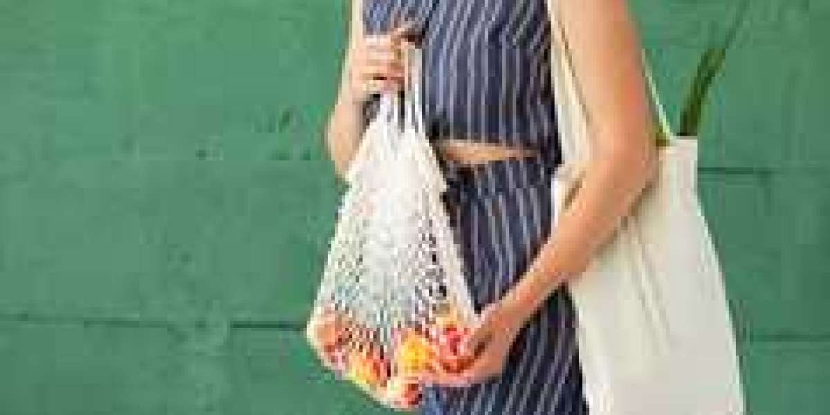 A stylish beach tote to complement your outfit